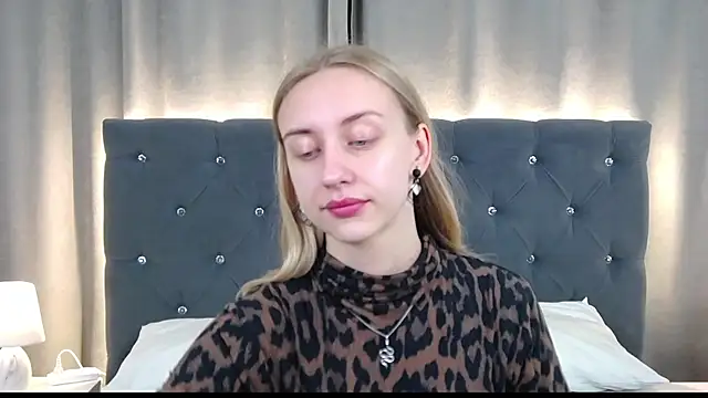Snapshot of LirienVexx chatting on July 18, 2026, 3:54 am LirienVexx online show from July 18, 2026, 3:54 am
