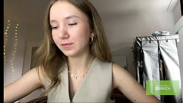 Snapshot of smalllisa chatting on July 18, 2026, 4:44 pm smalllisa online show from July 18, 2026, 4:44 pm