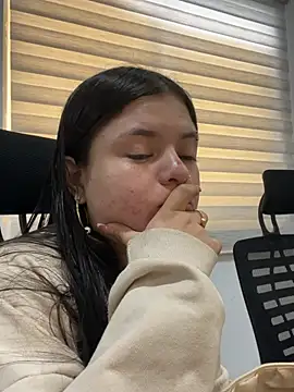 Snapshot of Camila_Duarte_2 chatting on July 2, 2026, 1:28 pm Camila Duarte 2 online show from July 2, 2026, 1:28 pm