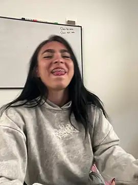 Sara fernandez- online show from June 30, 2026, 2:51 pm