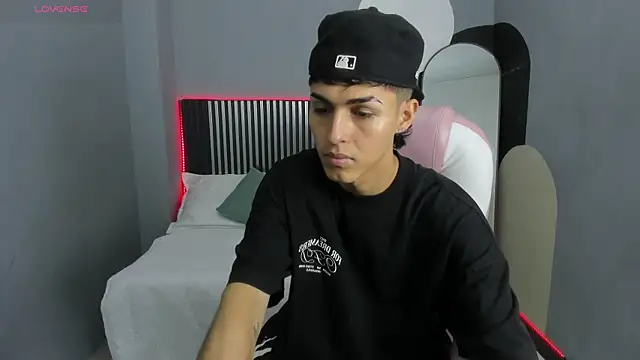 Snapshot of Axel_Mendozaa chatting on June 16, 2026, 8:00 pm Axel Mendozaa online show from June 16, 2026, 8:00 pm