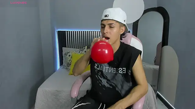 Snapshot of Axel_Mendozaa chatting on June 18, 2026, 8:13 pm Axel Mendozaa online show from June 18, 2026, 8:13 pm