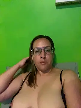 Snapshot of lindsyb chatting on June 4, 2026, 2:39 am lindsyb online show from June 4, 2026, 2:39 am