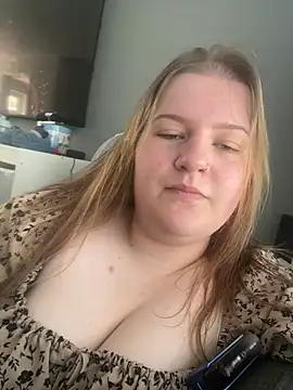 Snapshot of Curvy_Vanilla chatting on June 23, 2026, 12:47 pm Curvy Vanilla online show from June 23, 2026, 12:47 pm