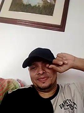 Snapshot of EnzoDesire chatting on June 19, 2026, 8:56 pm EnzoDesire online show from June 19, 2026, 8:56 pm