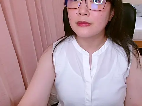 LENA-xo online show from July 24, 2026, 2:37 pm