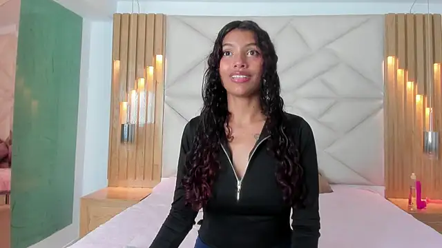 Snapshot of Aylin_valerie chatting on June 18, 2026, 7:29 pm Aylin valerie online show from June 18, 2026, 7:29 pm