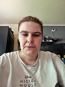 GoldenWifee online show from June 5, 2026, 2:34 pm