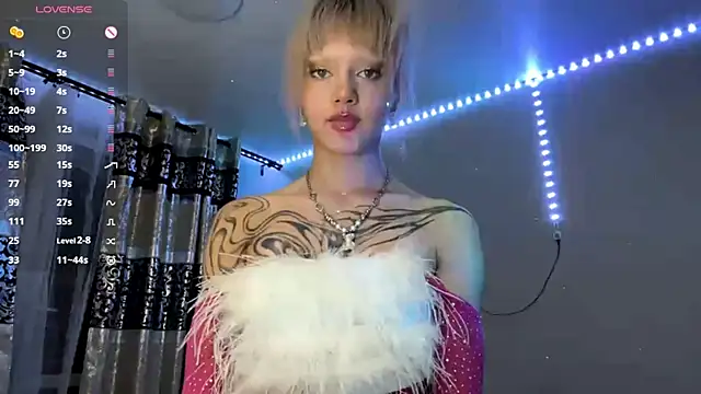 Snapshot of JoanneMcauly chatting on August 4, 2026, 8:44 pm JoanneMcauly online show from August 4, 2026, 8:44 pm