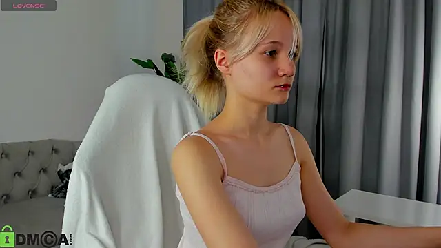 Snapshot of Bunny_Elsy chatting on June 18, 2026, 11:47 am Bunny Elsy online show from June 18, 2026, 11:47 am