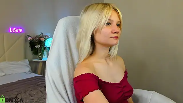 Snapshot of Bunny_Elsy chatting on July 2, 2026, 11:16 am Bunny Elsy online show from July 2, 2026, 11:16 am
