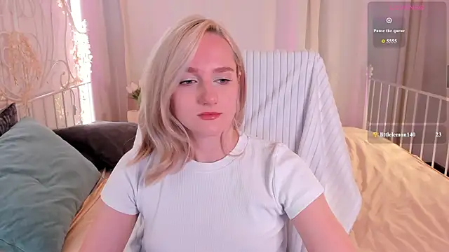 Snapshot of Chloe-Deccer chatting on July 13, 2026, 1:30 am Chloe-Deccer online show from July 13, 2026, 1:30 am