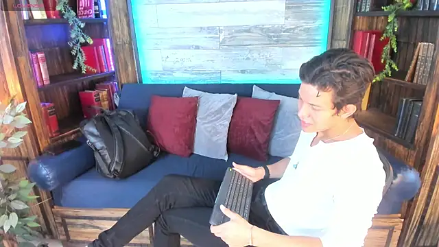 Snapshot of LevinFox chatting on June 21, 2026, 12:52 pm LevinFox online show from June 21, 2026, 12:52 pm