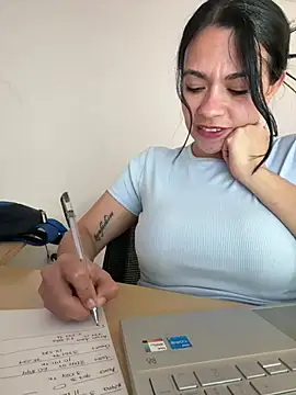 vanellopeFoxx online show from July 17, 2026, 5:18 pm