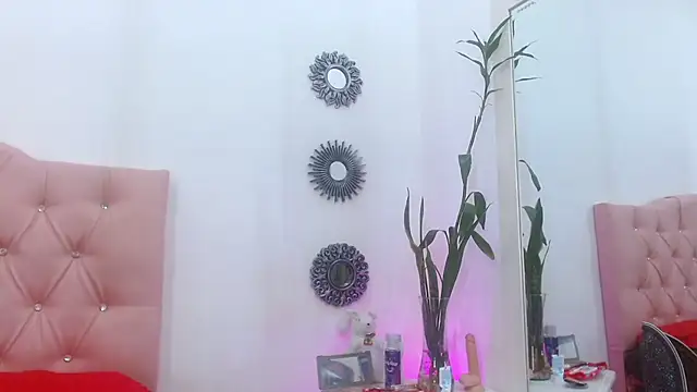 Snapshot of _saray_rose chatting on June 15, 2026, 2:30 pm saray rose online show from June 15, 2026, 2:30 pm