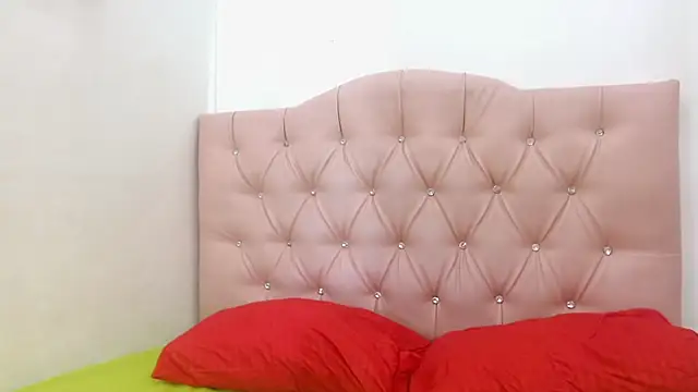 Snapshot of _saray_rose chatting on June 23, 2026, 3:43 pm saray rose online show from June 23, 2026, 3:43 pm