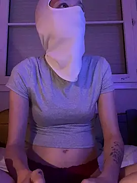 Snapshot of LittleSexyKimy chatting on June 13, 2026, 8:40 pm LittleSexyKimy online show from June 13, 2026, 8:40 pm