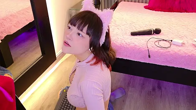 Snapshot of Emily_amaura chatting on July 10, 2026, 4:20 pm Emily amaura online show from July 10, 2026, 4:20 pm