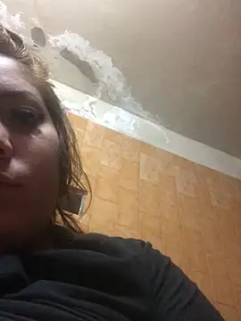 Snapshot of alexaparedes01 chatting on June 6, 2026, 5:01 am alexaparedes01 online show from June 6, 2026, 5:01 am