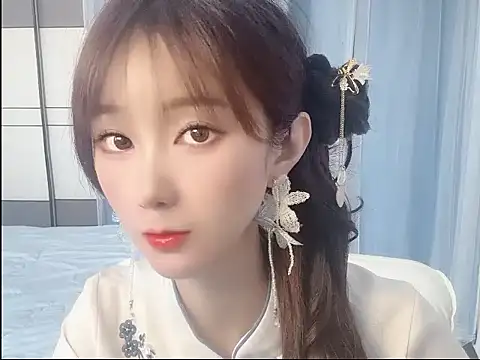 Snapshot of Vivi2222vivi chatting on June 11, 2026, 2:22 am Vivi2222vivi online show from June 11, 2026, 2:22 am