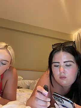 Snapshot of Liv_xxxx chatting on July 3, 2026, 8:59 pm Liv xxxx online show from July 3, 2026, 8:59 pm