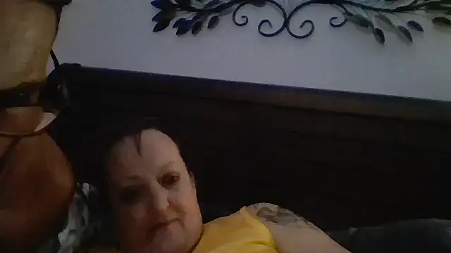 Snapshot of purplecarnation chatting on June 14, 2026, 9:33 am purplecarnation online show from June 14, 2026, 9:33 am