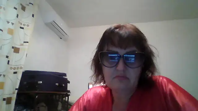 Snapshot of ErikaXShine chatting on June 20, 2026, 8:22 pm ErikaXShine online show from June 20, 2026, 8:22 pm