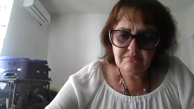 Snapshot of ErikaXShine chatting on June 21, 2026, 12:41 pm ErikaXShine online show from June 21, 2026, 12:41 pm