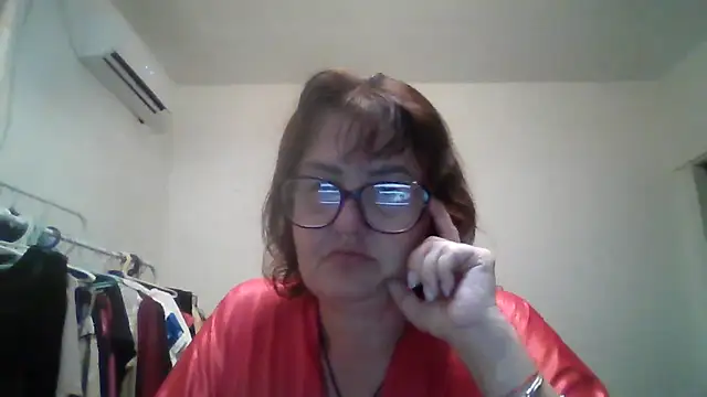 Snapshot of ErikaXShine chatting on August 1, 2026, 7:24 pm ErikaXShine online show from August 1, 2026, 7:24 pm