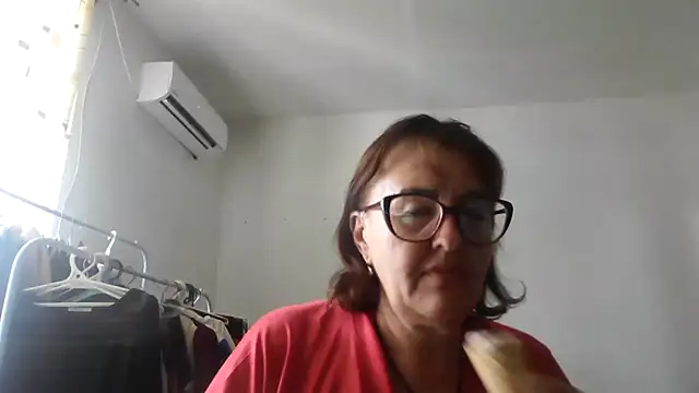 Snapshot of ErikaXShine chatting on August 2, 2026, 11:52 am ErikaXShine online show from August 2, 2026, 11:52 am