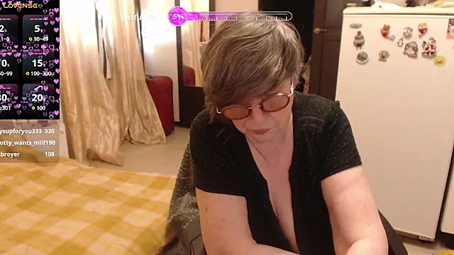 Snapshot of Sharon_Amore chatting on July 16, 2026, 9:37 am Sharon Amore online show from July 16, 2026, 9:37 am