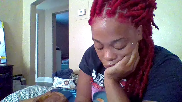 Snapshot of BoujieDee chatting on July 13, 2026, 4:32 pm BoujieDee online show from July 13, 2026, 4:32 pm
