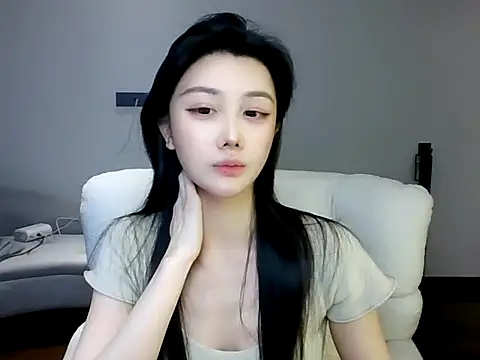 Snapshot of SylvieMaya chatting on June 10, 2026, 4:50 pm SylvieMaya online show from June 10, 2026, 4:50 pm