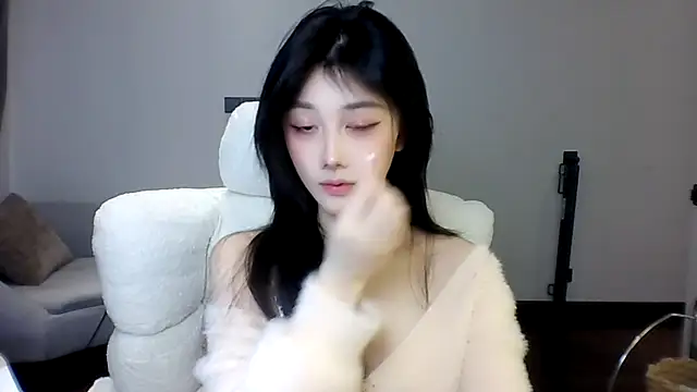 Snapshot of SylvieMaya chatting on July 23, 2026, 4:16 pm SylvieMaya online show from July 23, 2026, 4:16 pm