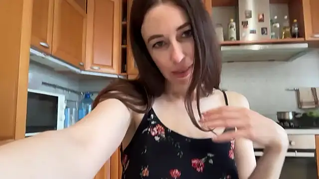 Snapshot of Flamingo_Queen chatting on June 13, 2026, 6:33 am Flamingo Queen online show from June 13, 2026, 6:33 am