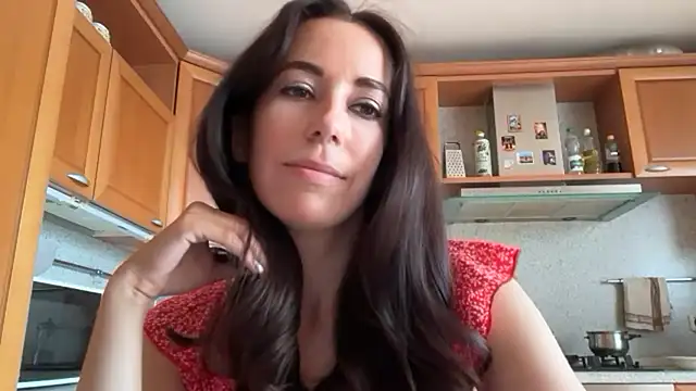 Snapshot of Flamingo_Queen chatting on July 6, 2026, 5:59 am Flamingo Queen online show from July 6, 2026, 5:59 am