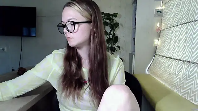 AvrilGillig online show from June 24, 2026, 1:32 pm