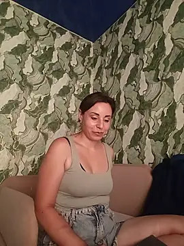Snapshot of MichelleWoood chatting on July 6, 2026, 6:21 am MichelleWoood online show from July 6, 2026, 6:21 am