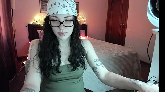 elisskriter online show from July 13, 2026, 4:15 am