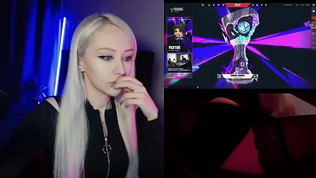 Snapshot of roxxyrowe chatting on June 22, 2026, 7:22 pm roxxyrowe online show from June 22, 2026, 7:22 pm
