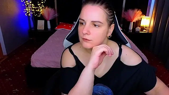 Snapshot of KatrinMilly chatting on June 16, 2026, 12:19 pm KatrinMilly online show from June 16, 2026, 12:19 pm