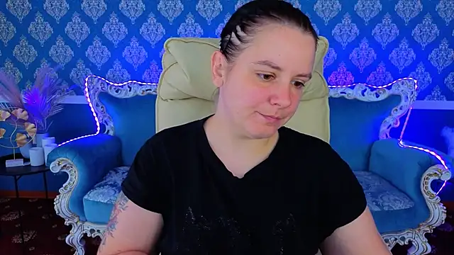 Snapshot of KatrinMilly chatting on June 24, 2026, 5:39 am KatrinMilly online show from June 24, 2026, 5:39 am