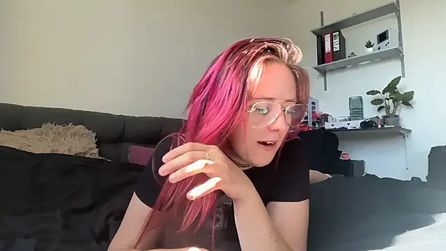 Snapshot of LeaLoveXXX chatting on June 22, 2026, 7:27 am LeaLoveXXX online show from June 22, 2026, 7:27 am