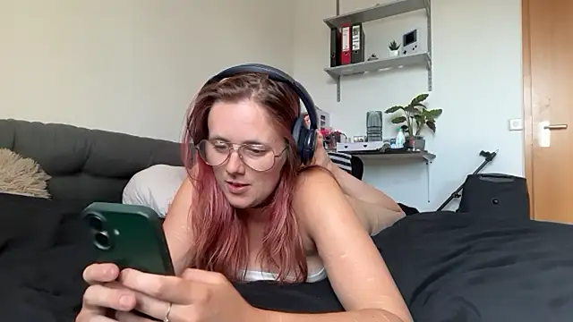 Snapshot of LeaLoveXXX chatting on July 2, 2026, 7:14 am LeaLoveXXX online show from July 2, 2026, 7:14 am
