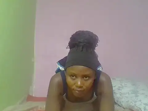 Snapshot of cute_bee chatting on June 12, 2026, 8:30 pm cute bee online show from June 12, 2026, 8:30 pm