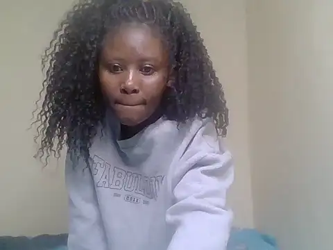Snapshot of cute_bee chatting on July 13, 2026, 11:51 pm cute bee online show from July 13, 2026, 11:51 pm