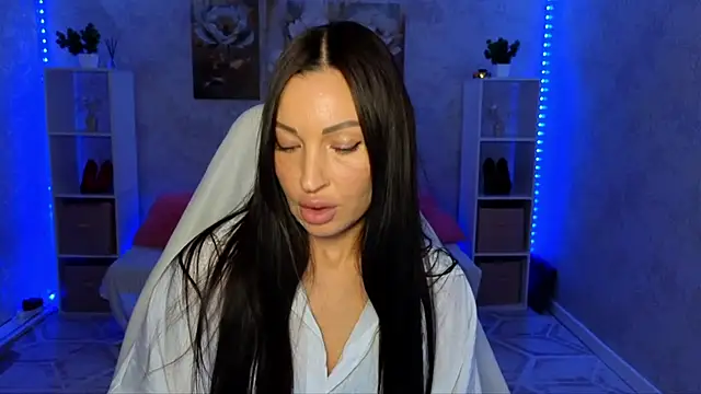 Snapshot of NikoleMills chatting on June 29, 2026, 5:14 am NikoleMills online show from June 29, 2026, 5:14 am