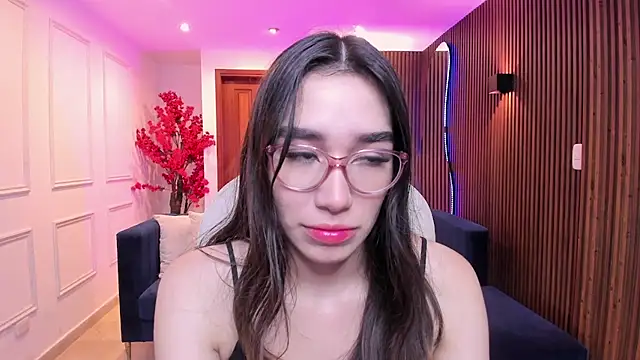 Snapshot of Emma_caarter_ chatting on August 4, 2026, 3:43 am Emma caarter online show from August 4, 2026, 3:43 am
