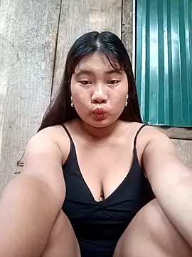 Snapshot of Emelyzz chatting on June 22, 2026, 10:12 am Emelyzz online show from June 22, 2026, 10:12 am