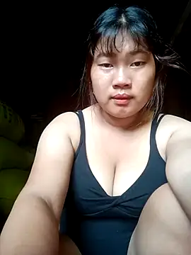 Snapshot of Emelyzz chatting on July 14, 2026, 11:43 pm Emelyzz online show from July 14, 2026, 11:43 pm